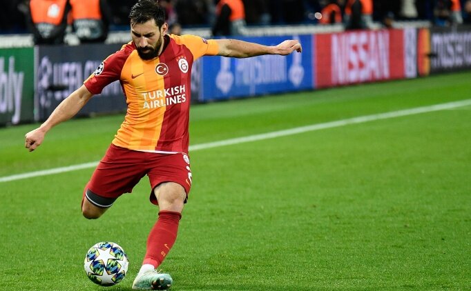 �ener �zbayrakl�, Galatasaray'dan ayr�lmaya haz�rlan�yor