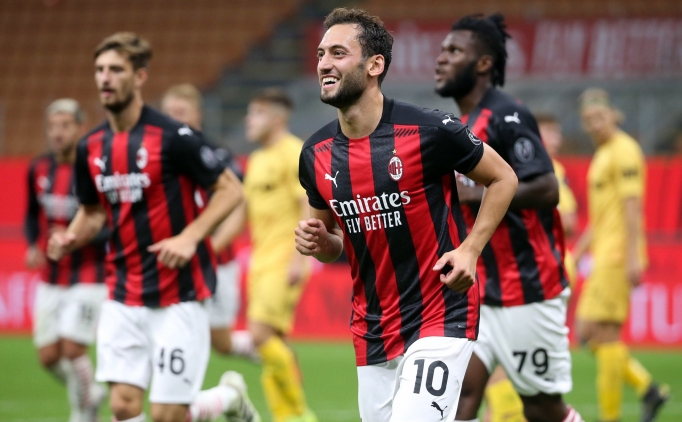 �talyan bas�n�ndan Hakan �alhano�lu'na tam not