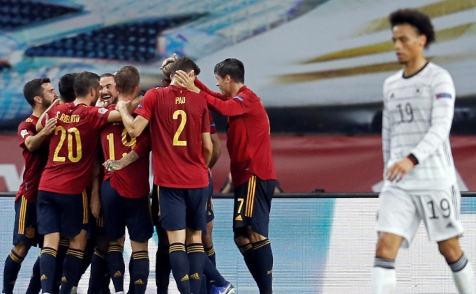 �spanya, Almanya'y� tarihi skorla yendi: 6-0