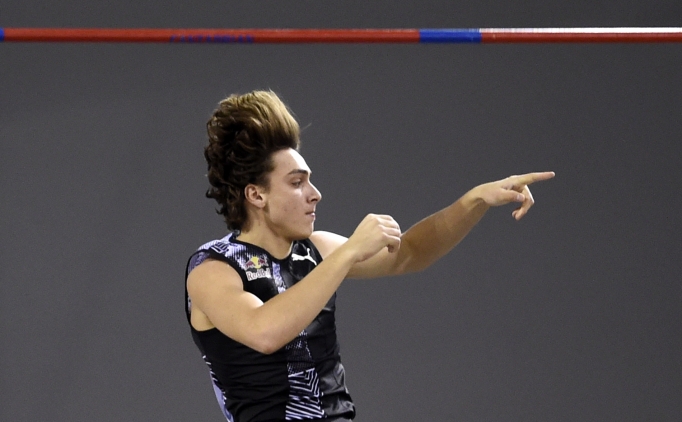 �sve�li atlet Duplantis, d�nya rekorunu geli�tirdi