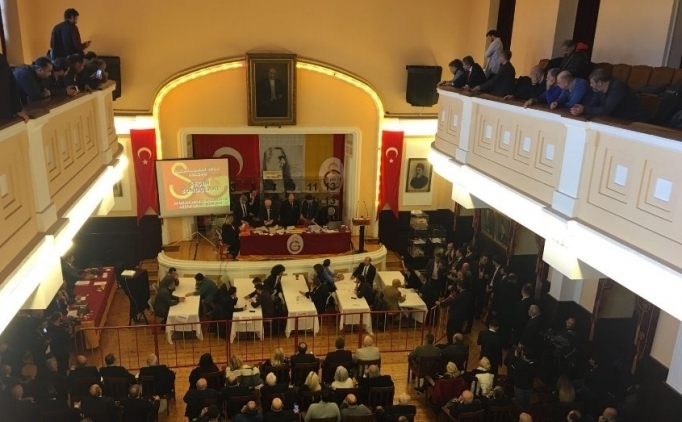 Galatasaray'da 'liseli ba�kan' aran�yor!