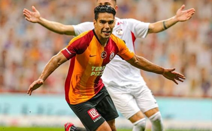 Galatasaray'da 1 hafta içinde cevabını bekleyen 10 soru