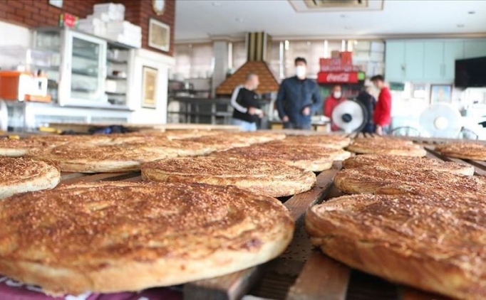 Aksaray'da sahur sofralar�n�n lezzeti: Tahinli pide