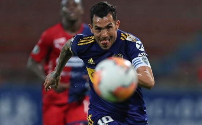 Carlos Tevez 3. saniyede sar� kartla rekor k�rd�