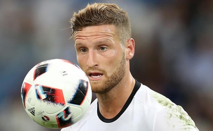 Arsenal'da Mustafi ameliyat edildi