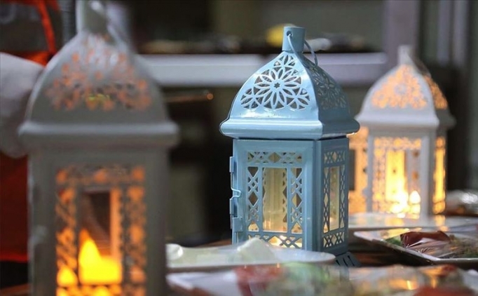 Kap� kap� dola�t�lar, ya�l�lara sahur yeme�i ikram ettiler