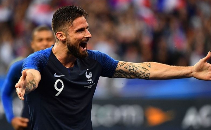 Partice Evra: 'Giroud'un tek sorunu ad!'