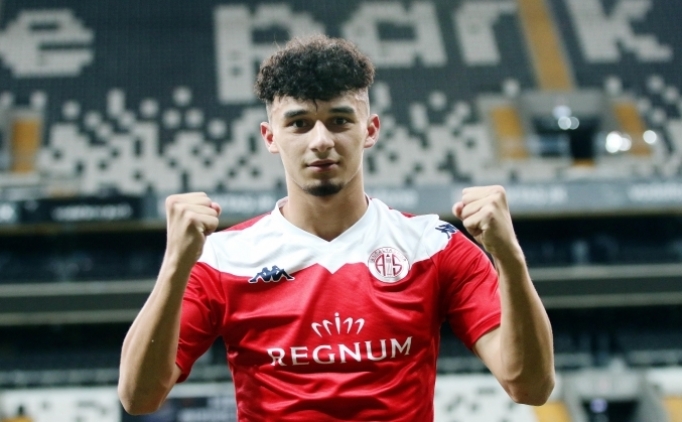 G�kdeniz Bayrakdar: 'Be�ikta� ile anla�m��t�m'