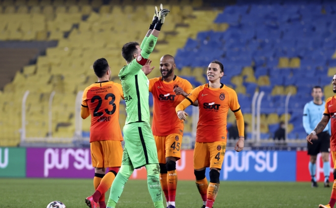 Muslera, duvar örerek başladı: 23'de 21!