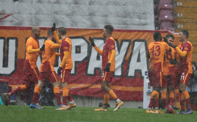 Galatasaray, son anda Muhammed ile liderli�e ko�tu!