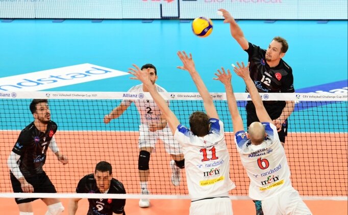 Halkbank, CEV Challenge Cup'a yar� finalde veda etti