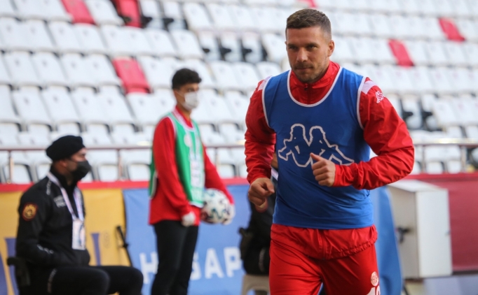 Podolski, kupa ve ligde st ste gelen galibiyetlerden mutlu