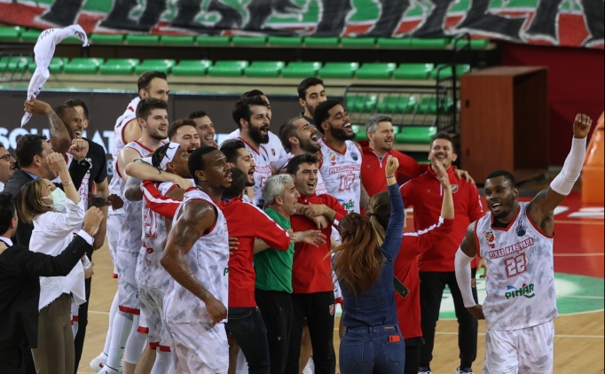 Pnar Karyaka'da Michael Roll ameliyat edildi