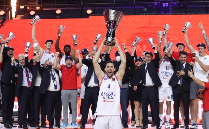 Anadolu Efes, son  sezondaki yatrmlaryla Avrupa'nn zirvesine kt