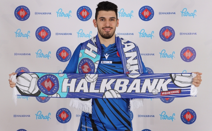 Halkbank'ta Efe Bayram'�n s�zle�mesi yenilendi