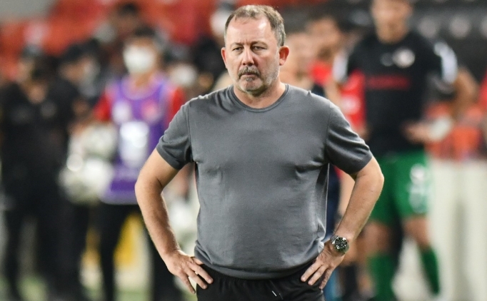Sergen Yalçın: 'Başakşehir'i unutun, Sporting'e odaklanın'