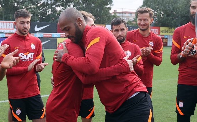 Marcao ve Kerem Aktrkolu el ele tribne gitti