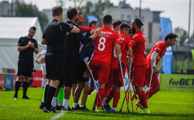 Ampute Futbol Milli Tak�m�, �eyrek final ma��na ��k�yor