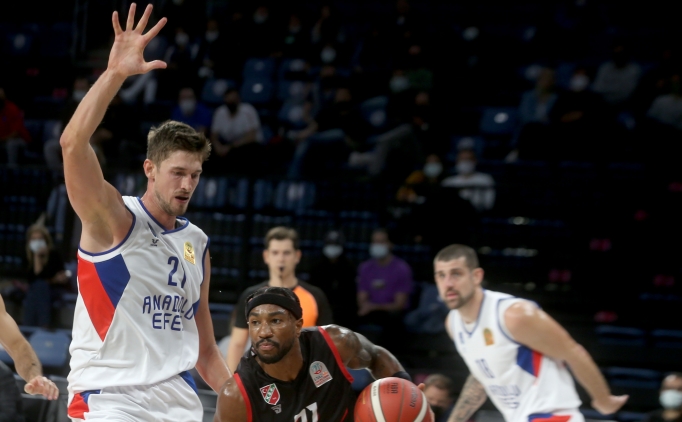 Anadolu Efes, 3'te 3 yapt!