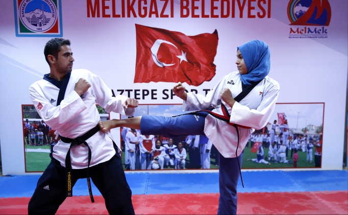 İşitme engelli milli tekvandocu kardeşlerin hedefi dünya şampiyonluğu