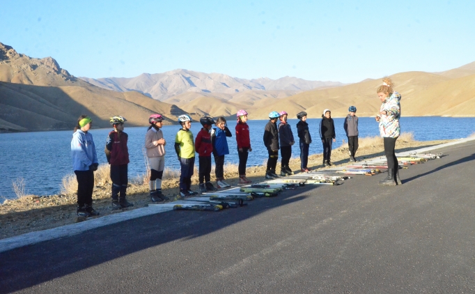 Y�ksekoval� ortaokul ��rencileri kayakta milli forma hedefi i�in ter d�k�yor