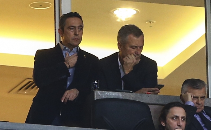 Fenerbah�e'de s�rpriz karar!