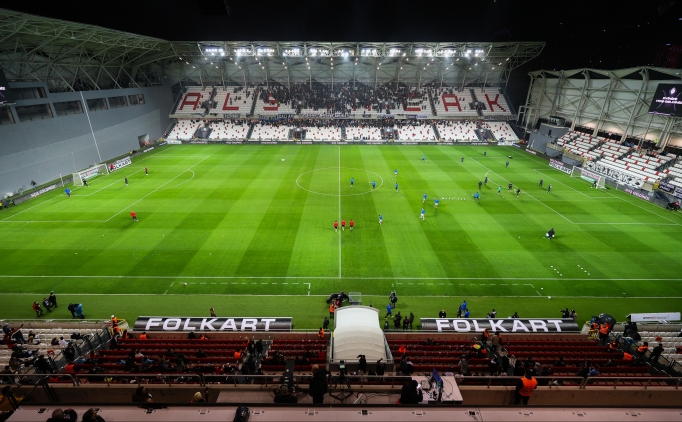 Alsancak Stad� futbolseverlerle tekrar bulu�tu!