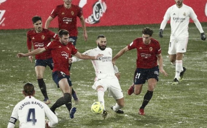 Real Madrid kar�n alt�nda 1 puana raz� oldu