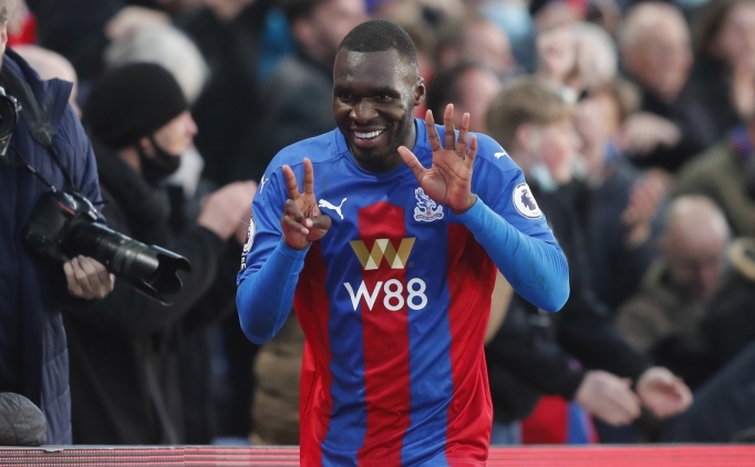 Crystal Palace, Christian Benteke'nin szlemesini uzatt