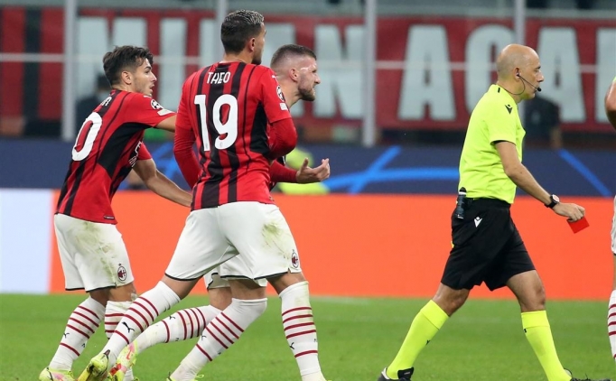 C�neyt �ak�r'a son dakika penalt� ele�tirisi