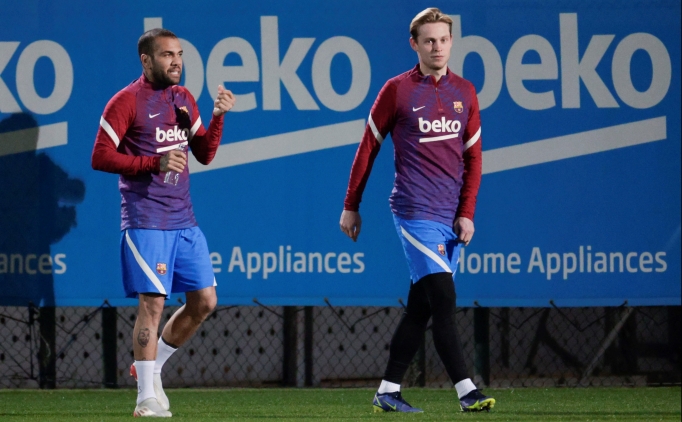 Barcelona'da Kovid-19'a yakalanan futbolcular�n say�s� 3'e ��kt�