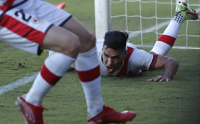 Radamel Falcao, 1 ay sahalardan uzak!