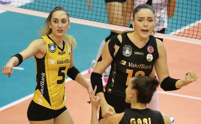 Voleybol derbisinde kazanan Vak�fBank!