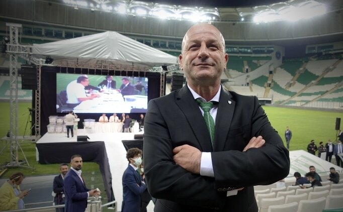 Bursaspor'da 3 futbolcuyla yollar ayrld