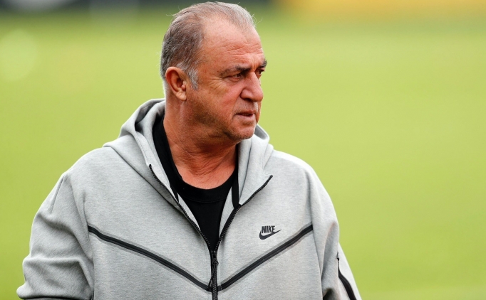 Fatih Terim'e evinin �n�nde tezah�ratl� destek
