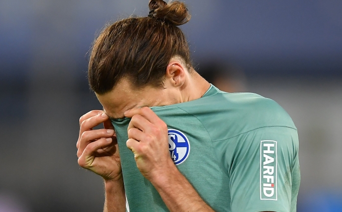 Schalke'ye saldr! Futbolcular koarak kat