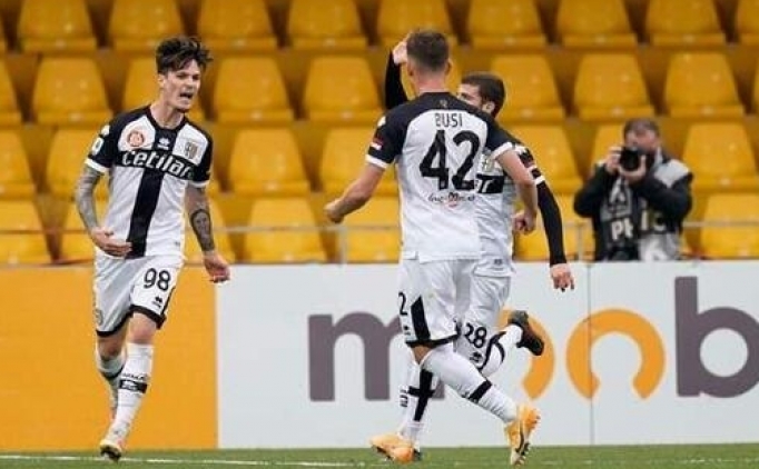 Dennis Man ayr�l�k i�in haz�rl�kta!