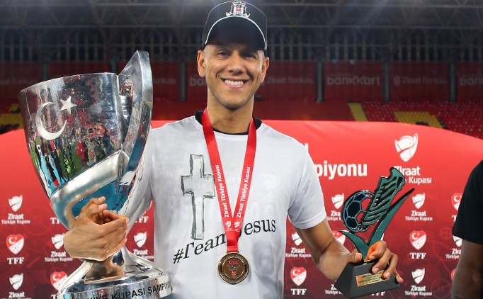 Josef de Souza'dan Fenerbahçe'ye gönderme
