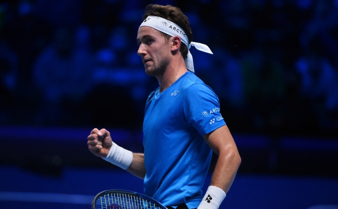 Djokovic, ATP Finalleri'ne galibiyetle ba�lad�!