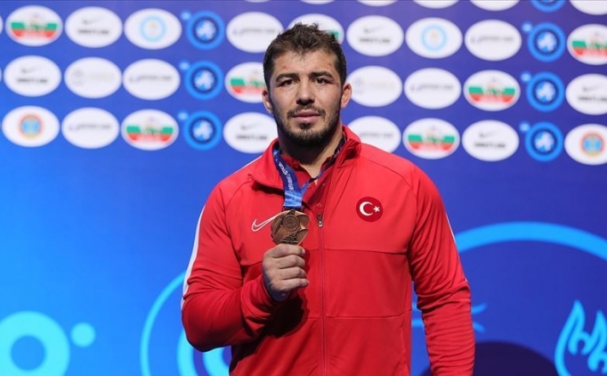 Olimpiyat ���nc�s� Cenk �ldem, g�re�i b�rakt�