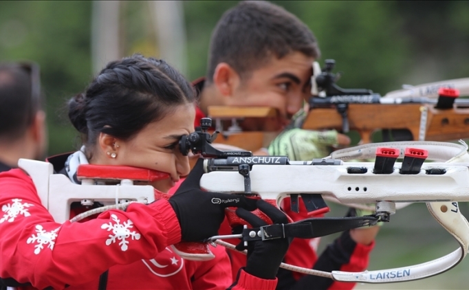 Gen milli biatloncu Ebru Tuncer'den Romanya'da bronz madalya