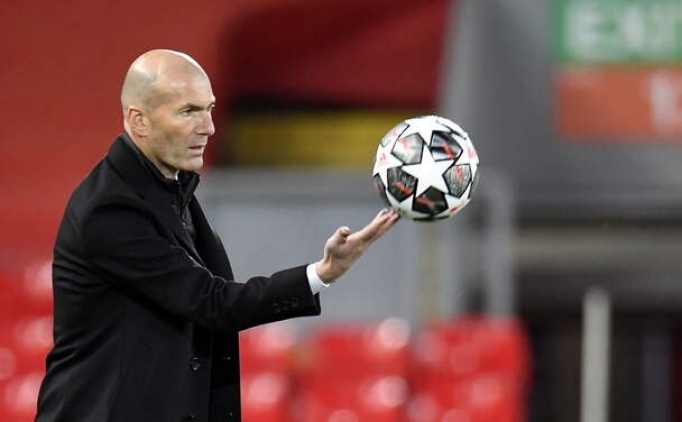 PSG'den Zinedine Zidane aklamas!