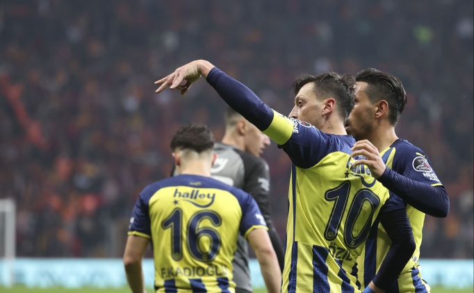 Mesut �zil: 'Hocam�za galibiyetle ho� geldin diyelim'