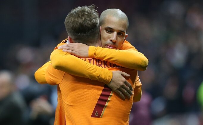 Galatasaray'da Feghouli direksiyona ge�iyor
