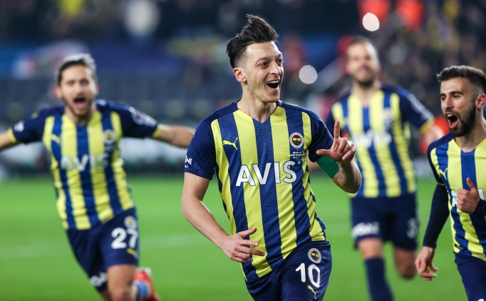 Fenerbah�e 'yeniden' ba�l�yor!