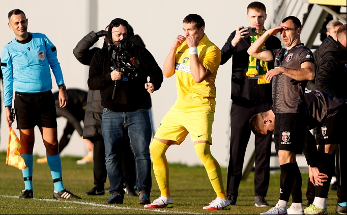 Eldivenleri ��kartt�, kramponlar� giydi; Oleksandr Usyk