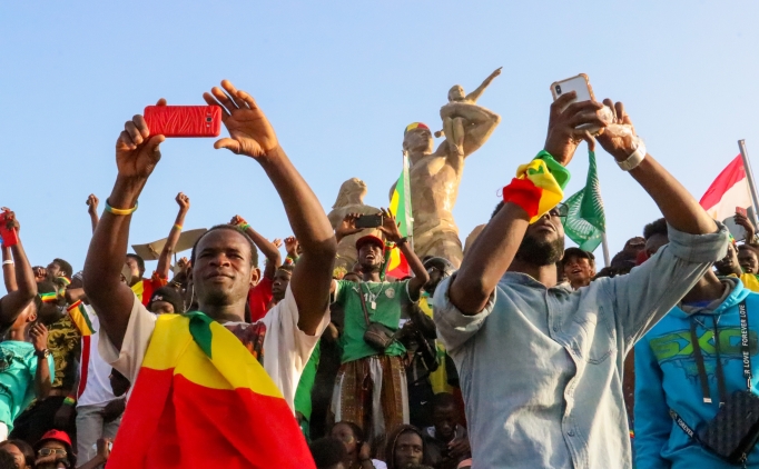 Senegal'de byk coku, halk sokaklara dkld