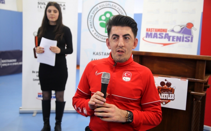 Paralimpik masa tenis�i Abdullah �zt�rk'ten ailelere �a�r�: