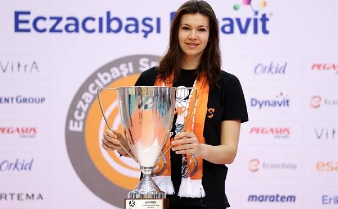 Eczac�ba��, imzalara devam ediyor