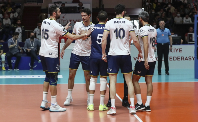Fenerbah�e, Halkbank deplasman�nda rahat kazand�!